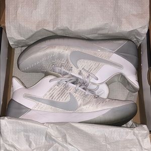 Nike Kobe A.D. White Black  size 9.5
